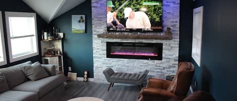 Smart TV, books, stereo