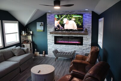 Lakefront Gem - Free Boat Launch: 2BR Paradise - Walk to Beach & Fish Lake Erie!