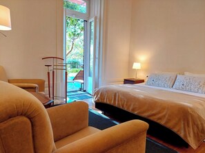 1 bedroom, iron/ironing board, WiFi, bed sheets - Lisbon Hideaway with private sunny Garden (Lisbon)