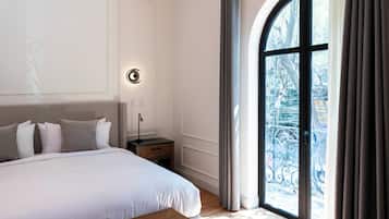 In-room safe, desk, laptop workspace, soundproofing