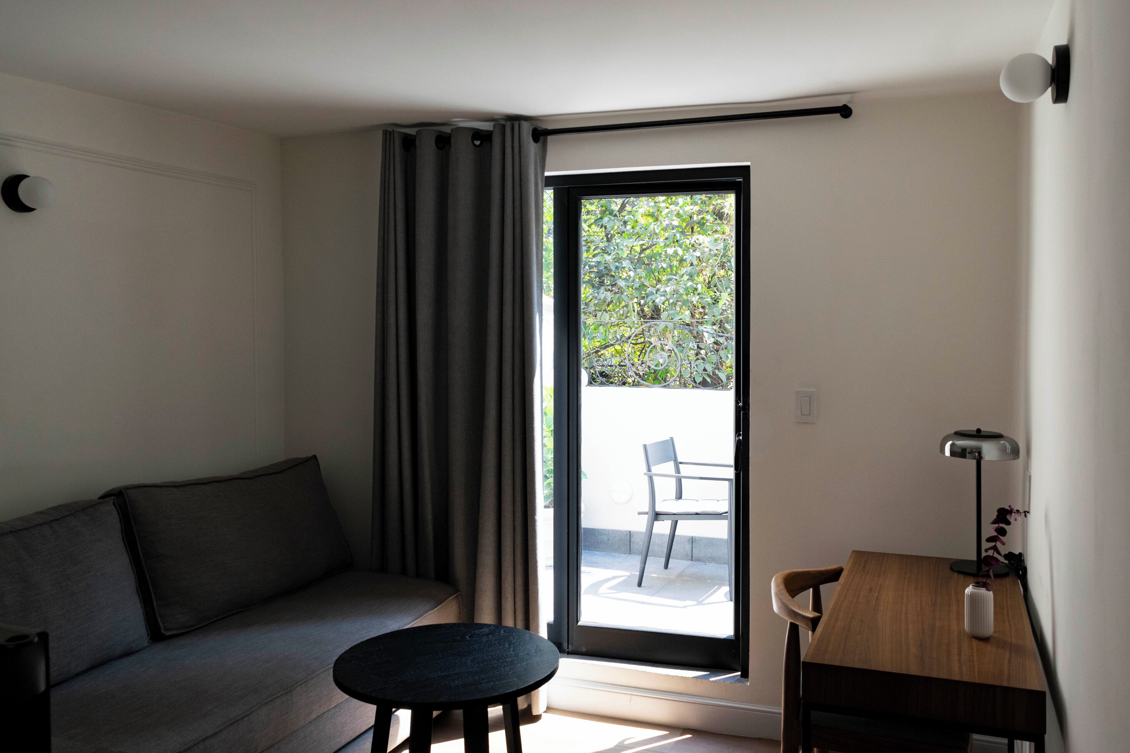 In-room safe, desk, laptop workspace, soundproofing