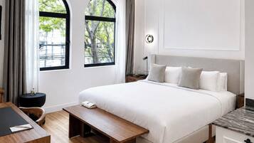 Suite ejecutiva | Ropa de cama de alta calidad y artículos del minibar gratis