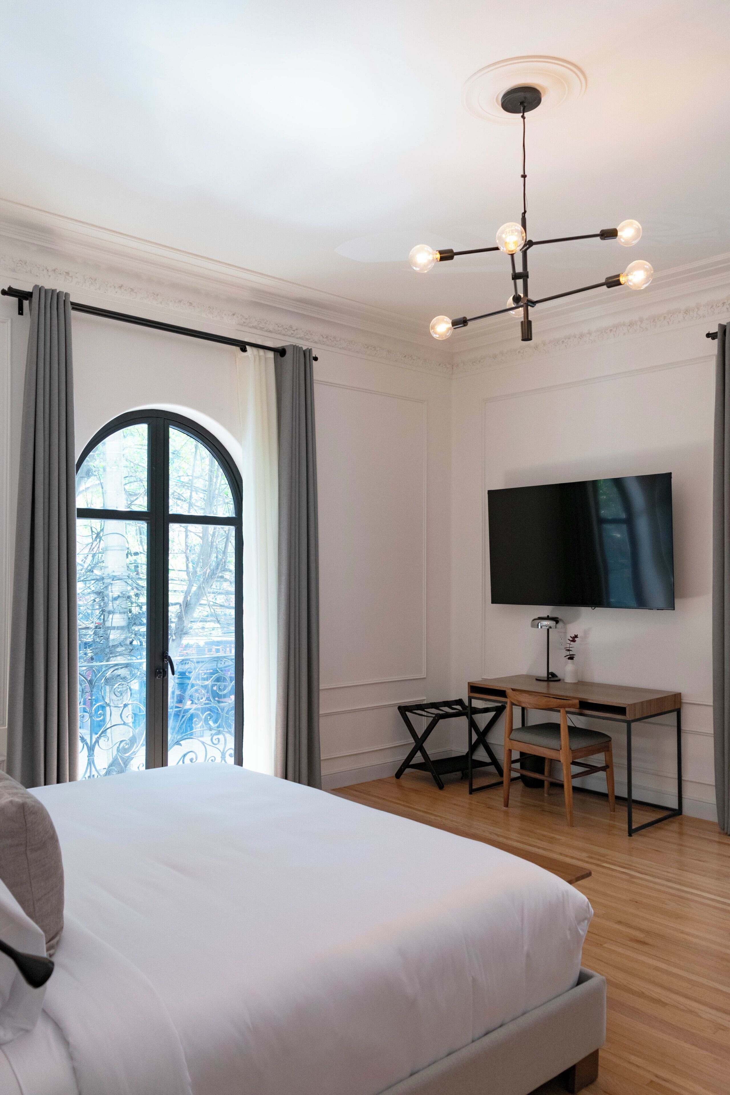 Premium bedding, free minibar items, in-room safe