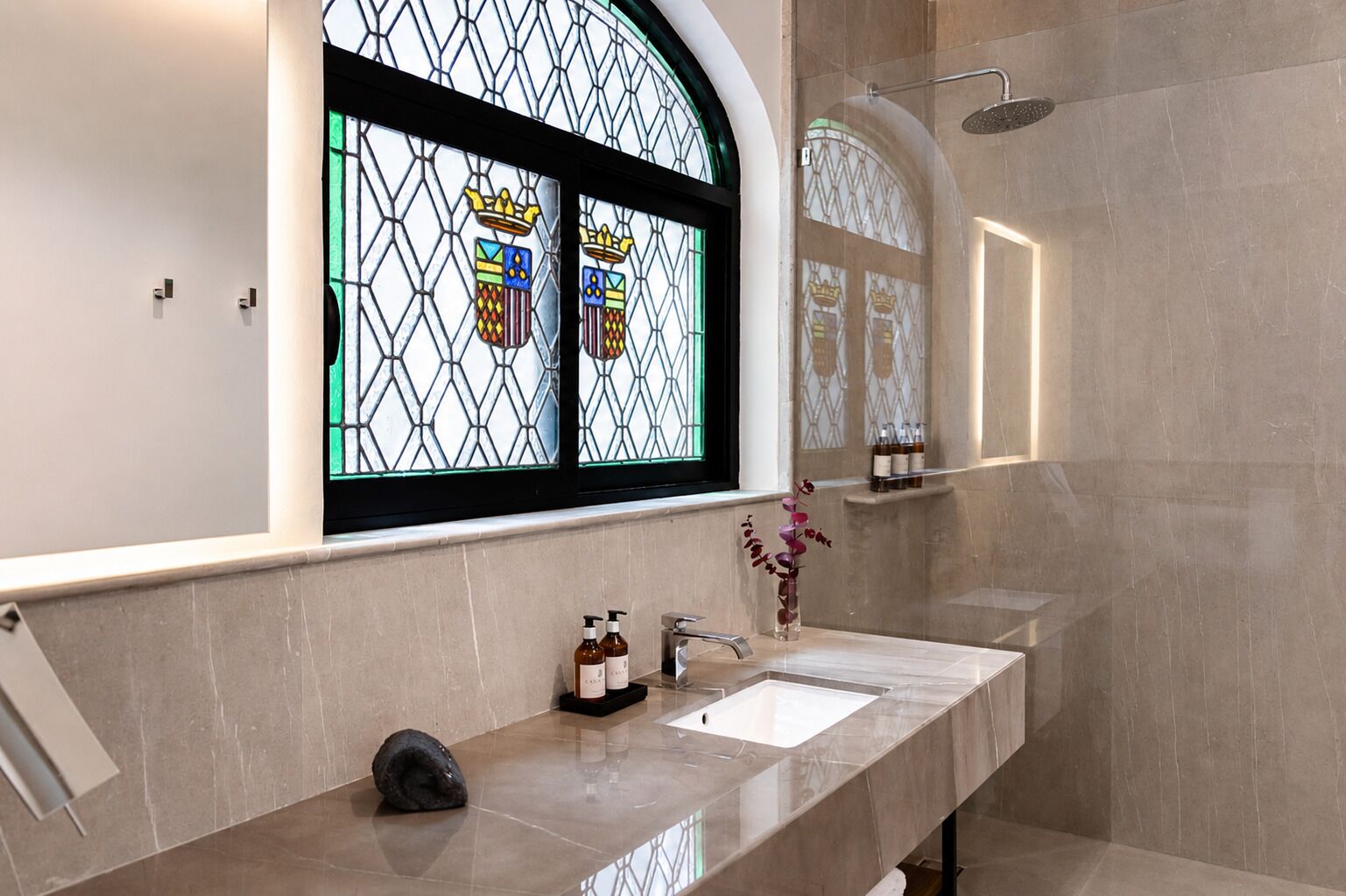 Elite Suite | Premium bedding, free minibar items, in-room safe