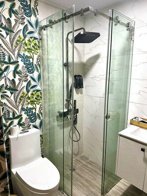 Shower, towels, soap, toilet paper - Modern tower, ideal for families (Santo Domingo)