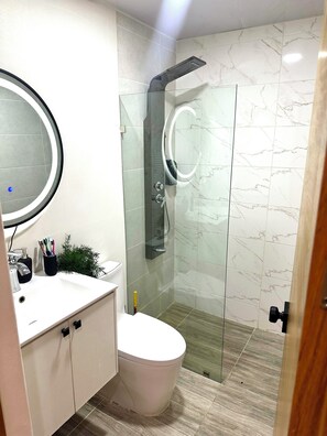 Shower, towels, soap, toilet paper - Modern tower, ideal for families (Santo Domingo)