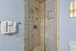 Shower, hair dryer, towels - Sunsets on Sealoft by Sandpiper | Near Beach (Seabrook Island)