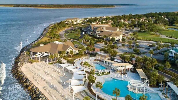 A coastal resort with a large pool, beachfront seating, and a golf course. - Sunsets on Sealoft by Sandpiper | Near Beach (Seabrook Island)