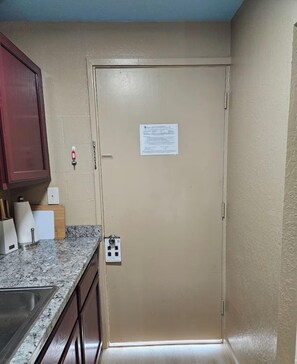 Interior - Ocean View Balcony • 2BR • Near Beach and Downtown (Hilo)