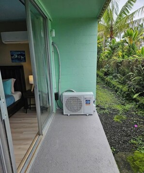 Property grounds - Ocean View Balcony • 2BR • Near Beach and Downtown (Hilo)