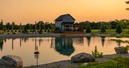 The Pondhouse- Backyard Cabin with Sauna & Pond | Port Rowan