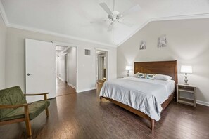 2 slaapkamers, een strijkplank/strijkijzer, gratis wifi