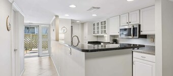 Cute Pet Friendly 2BR Recently Renovated, Marsh Side of Amelia Island Plantation