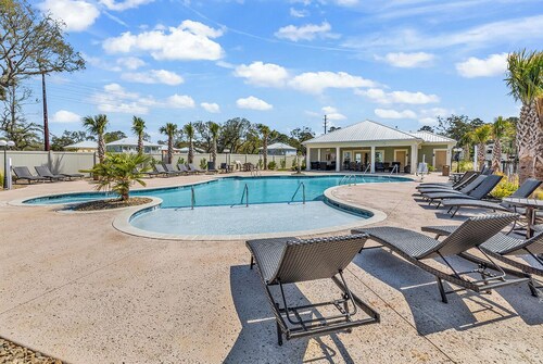 Salty Breeze Bungalow-3BR, 2 Bath near Marshwalk