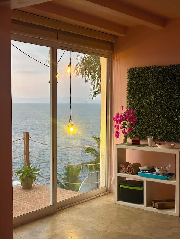 Interior - Oceanfront Villa-Stunning Sunsets ! (Aguacate)