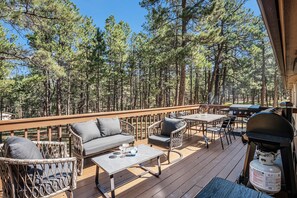 Outdoor dining - New Listing!! Family Retreat w/ Zipline + Theater + Sauna (Colorado Springs)