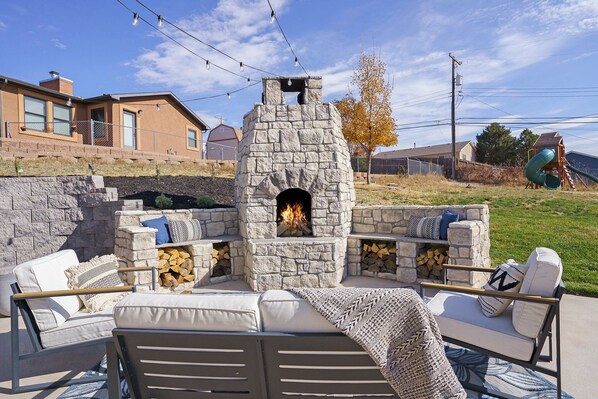 Terrace/patio - 🏡Spacious 6-bedroom retreat sleeping up to 23, perfect for groups and family getaways. Enjoy a private hot tub, sauna, pool table, and cozy outdoor firepit—plus a backyard playset for kids to make unforgettable memories. (Colorado Springs)