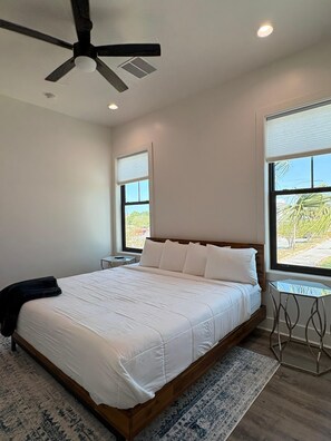 2 bedrooms, iron/ironing board, WiFi, bed sheets - Coastal home near beaches and shopping (Port St. Joe)