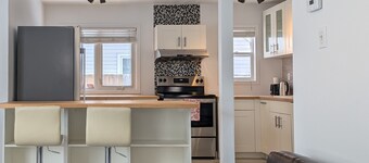 Serene 3 Bed Room Near Airport/Polo Park  Main Floor Bedroom