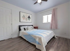 3 bedrooms, desk, travel cot, free WiFi