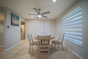 Dining - Modern Coastal Living in Cape Coral – Close to Fort Myers Hotspots (Cape Coral)