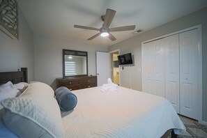 Room - Modern Coastal Living in Cape Coral – Close to Fort Myers Hotspots (Cape Coral)