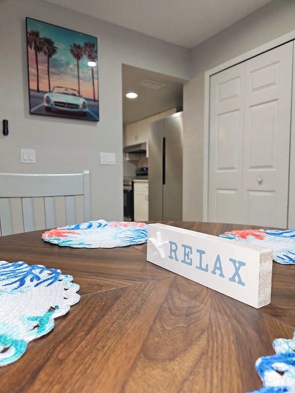 Dining - Modern Coastal Living in Cape Coral – Close to Fort Myers Hotspots (Cape Coral)