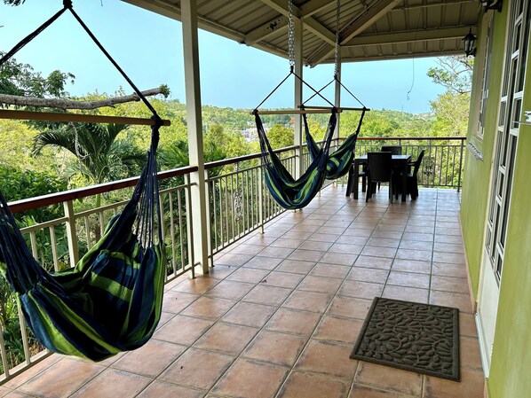 Outdoor dining - Beautiful house on cliff in Isabela (Isabela)