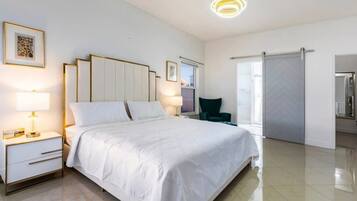 3 bedrooms, in-room safe, iron/ironing board, travel cot