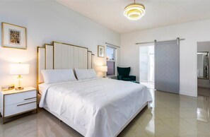 3 bedrooms, in-room safe, iron/ironing board, travel crib