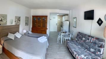 Iron/ironing board, WiFi, bed sheets