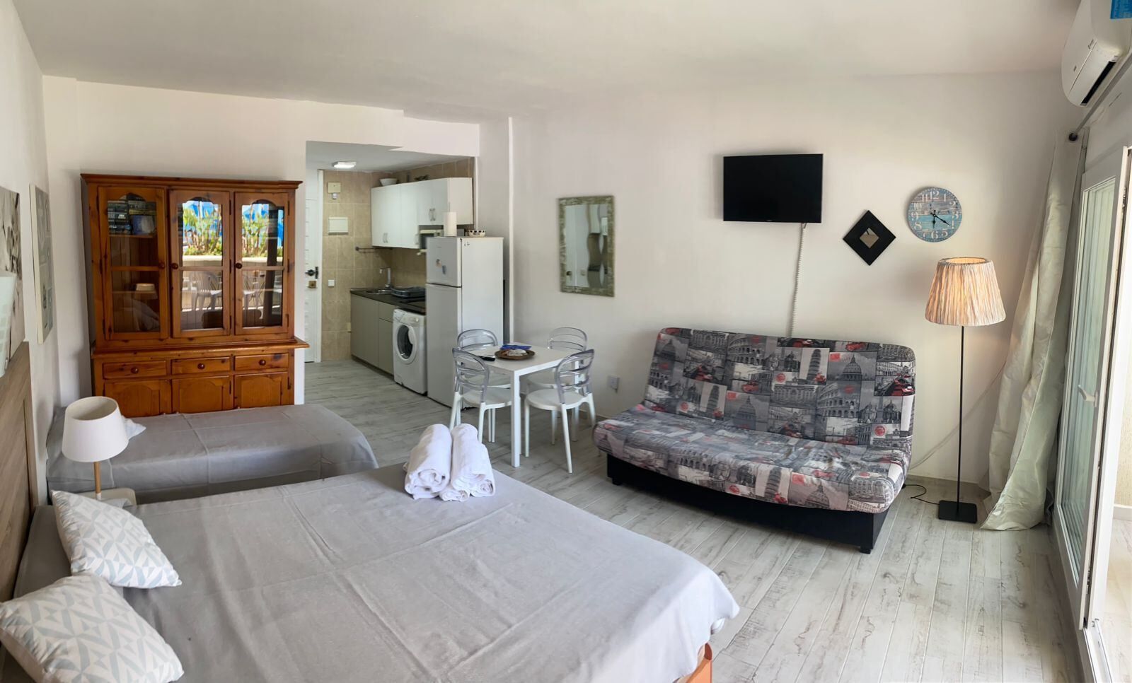 Iron/ironing board, WiFi, bed sheets