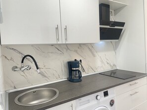 Unclassified image, 2 of 41, button - Cozy Studio in Malaga with Extra Beds (Malaga)