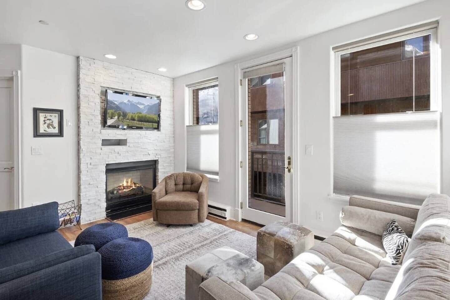 TV, fireplace