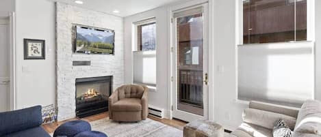 TV, fireplace