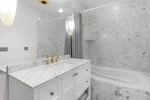 Hair dryer, towels - Ballard Bliss - Modern, Comfortable 3BR/3BA (Telluride)