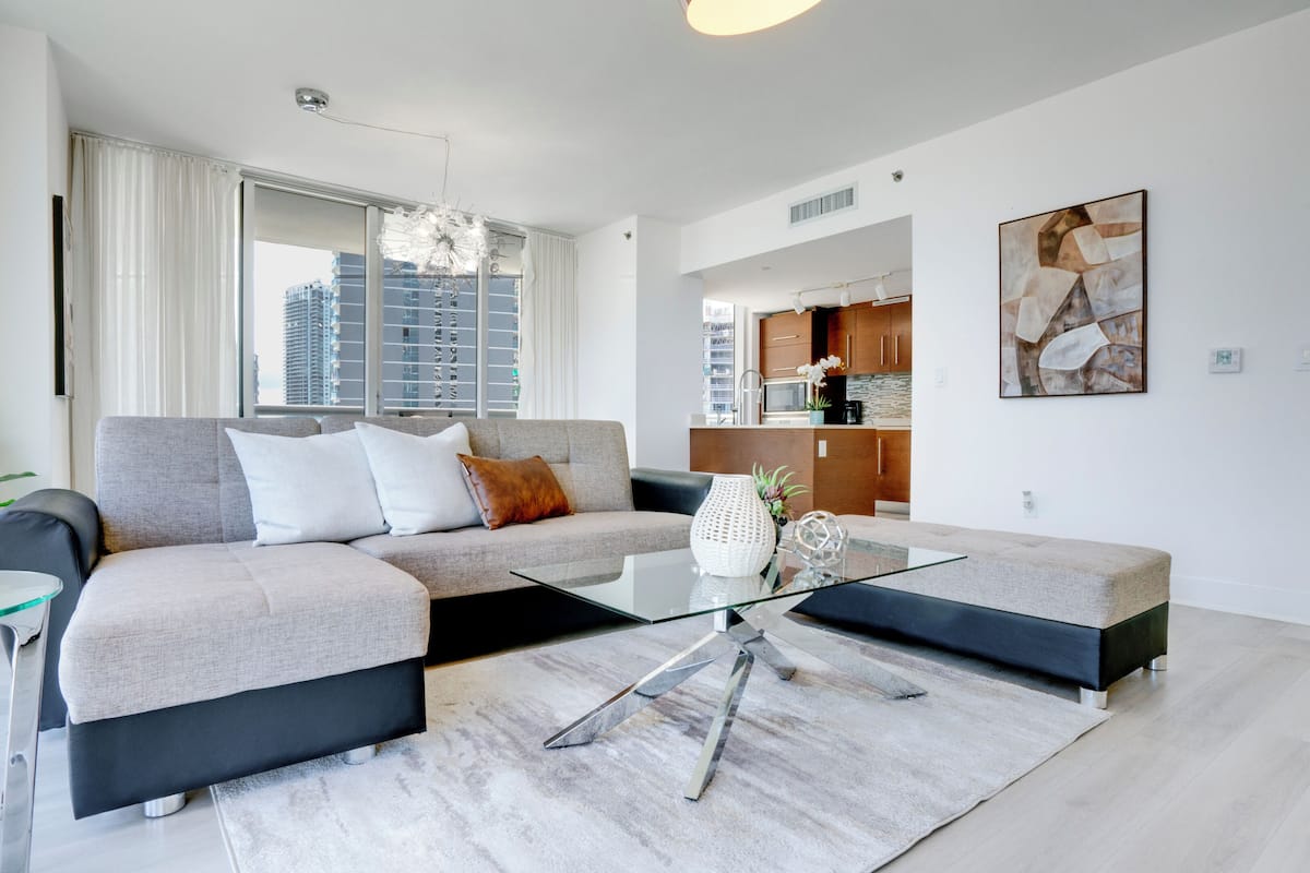 特色套房, 阳台, 海洋景观 | 起居区