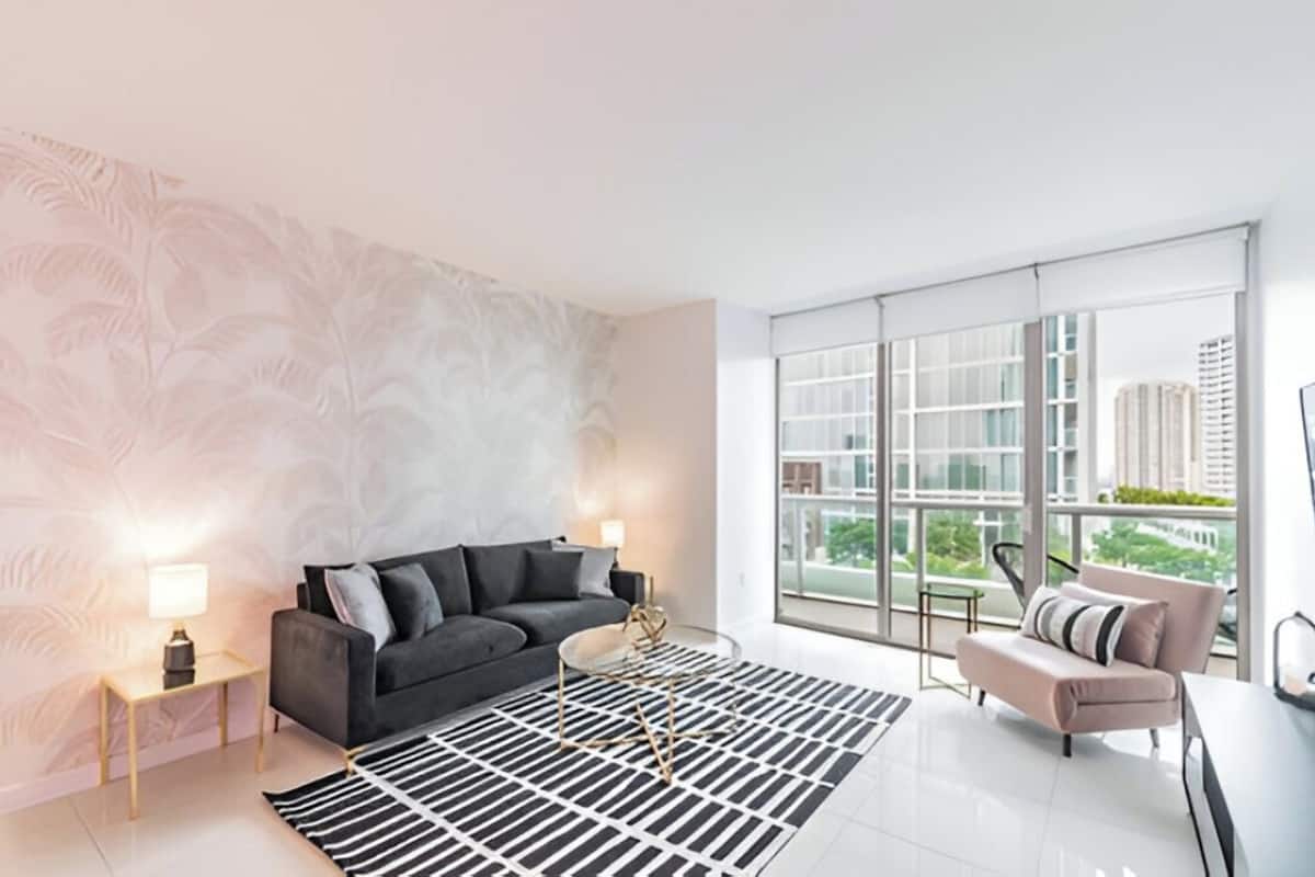 独特套房, 1 张特大床和 1 张沙发床, 阳台, 城市景观 | 起居区