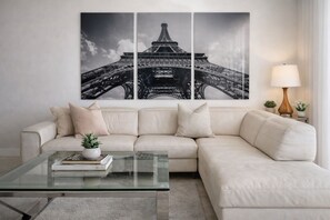 Club-Suite, Balkon, Meerblick | Wohnbereich