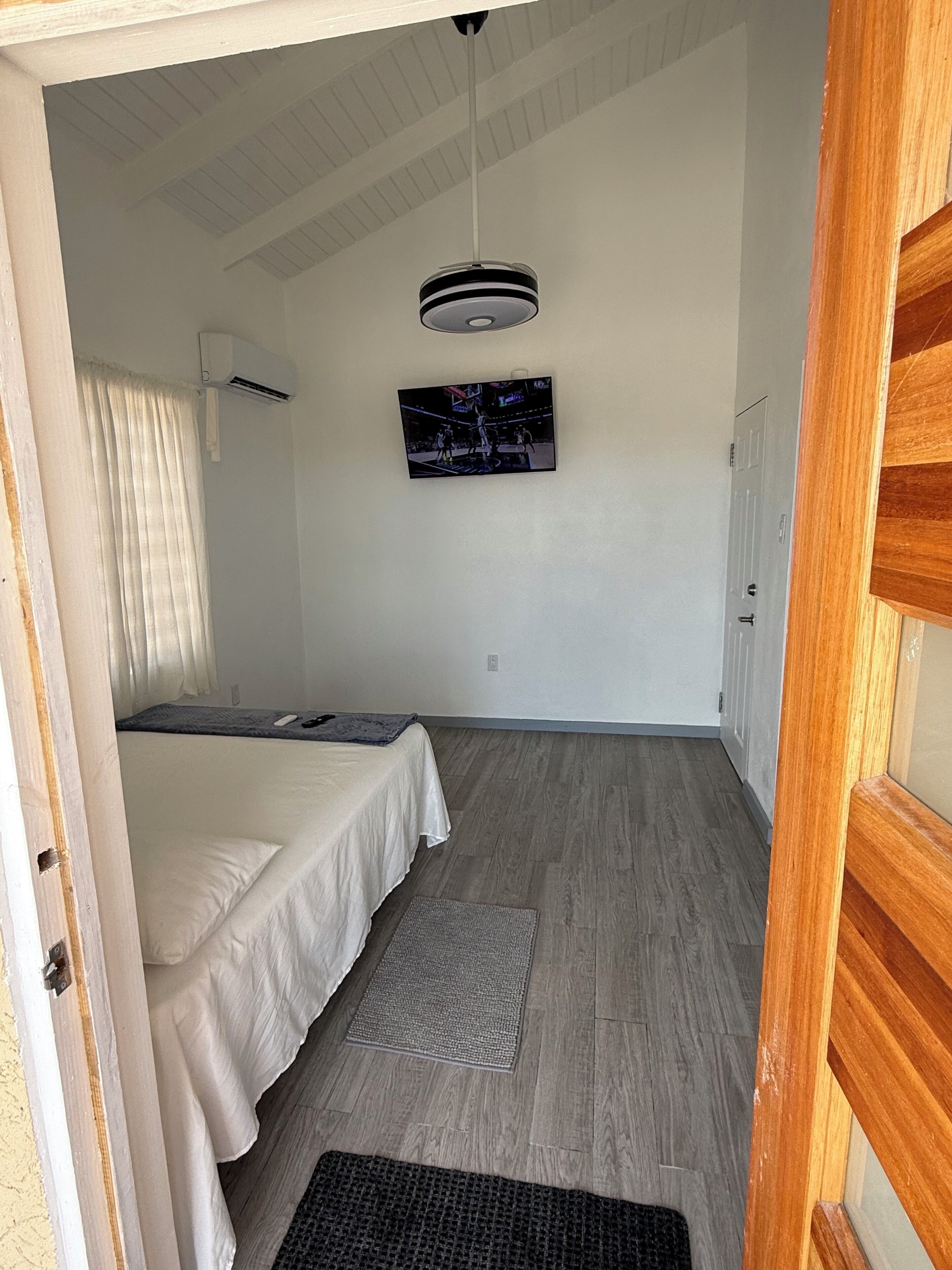 1 bedroom, internet, bed sheets