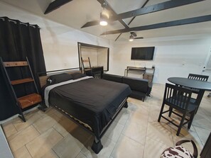 1 habitación, tabla de planchar con plancha, wifi y ropa de cama 