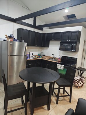 Private kitchen - Welcoming 1-bedroom studio with AC in charming Lakewood (Lakewood)