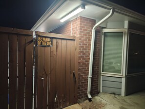 Exterior detail - Welcoming 1-bedroom studio with AC in charming Lakewood (Lakewood)