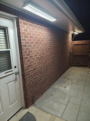 Exterior detail - Welcoming 1-bedroom studio with AC in charming Lakewood (Lakewood)