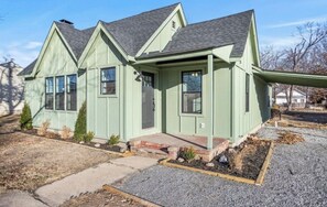 A single-story house with a gabled roof, a front porch, and a small front yard. - Spacious 3-bedroom house close to Mid-America Industrial Park (Pryor)