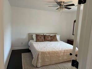 3 bedrooms, iron/ironing board, Internet, bed sheets