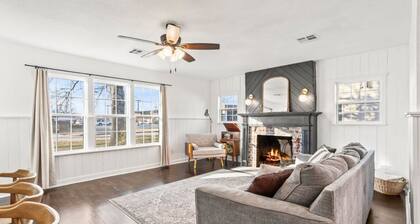Spacious 3-bedroom house close to Mid-America Industrial Park