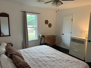 3 bedrooms, iron/ironing board, Internet, bed sheets