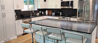 Halfmoon Bay Hideaway Top Suite