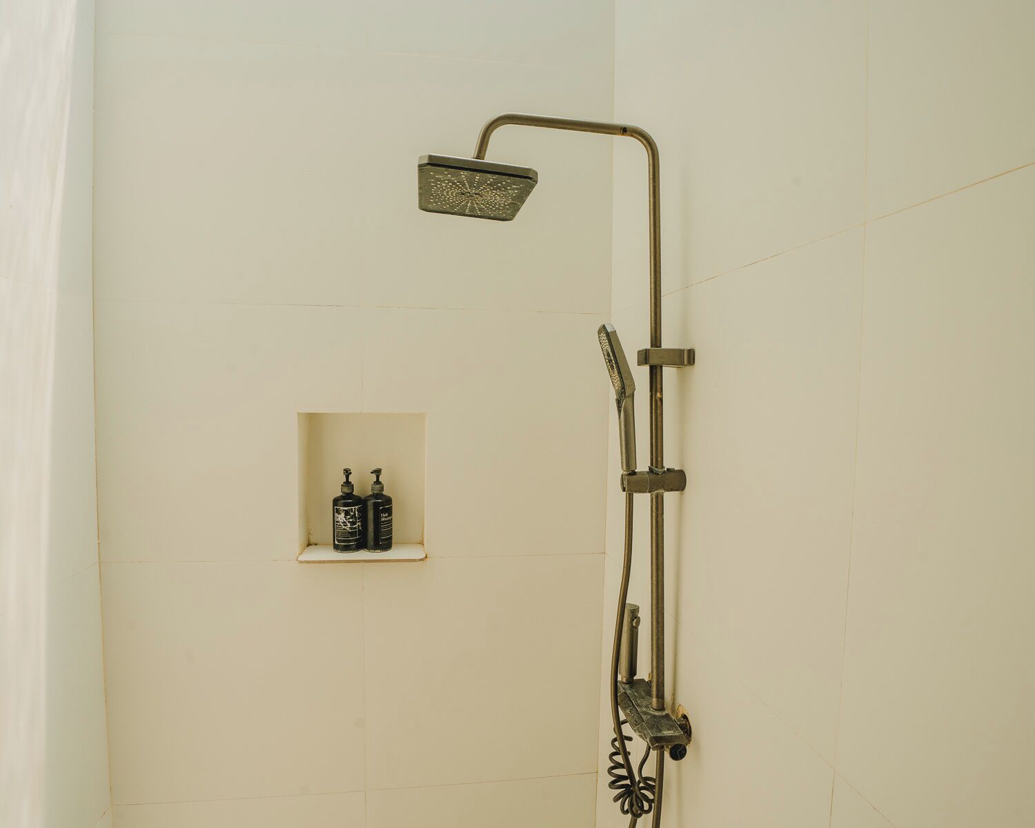 Standardzimmer | Badezimmer | Haartrockner, Handtücher, Seife, Shampoo